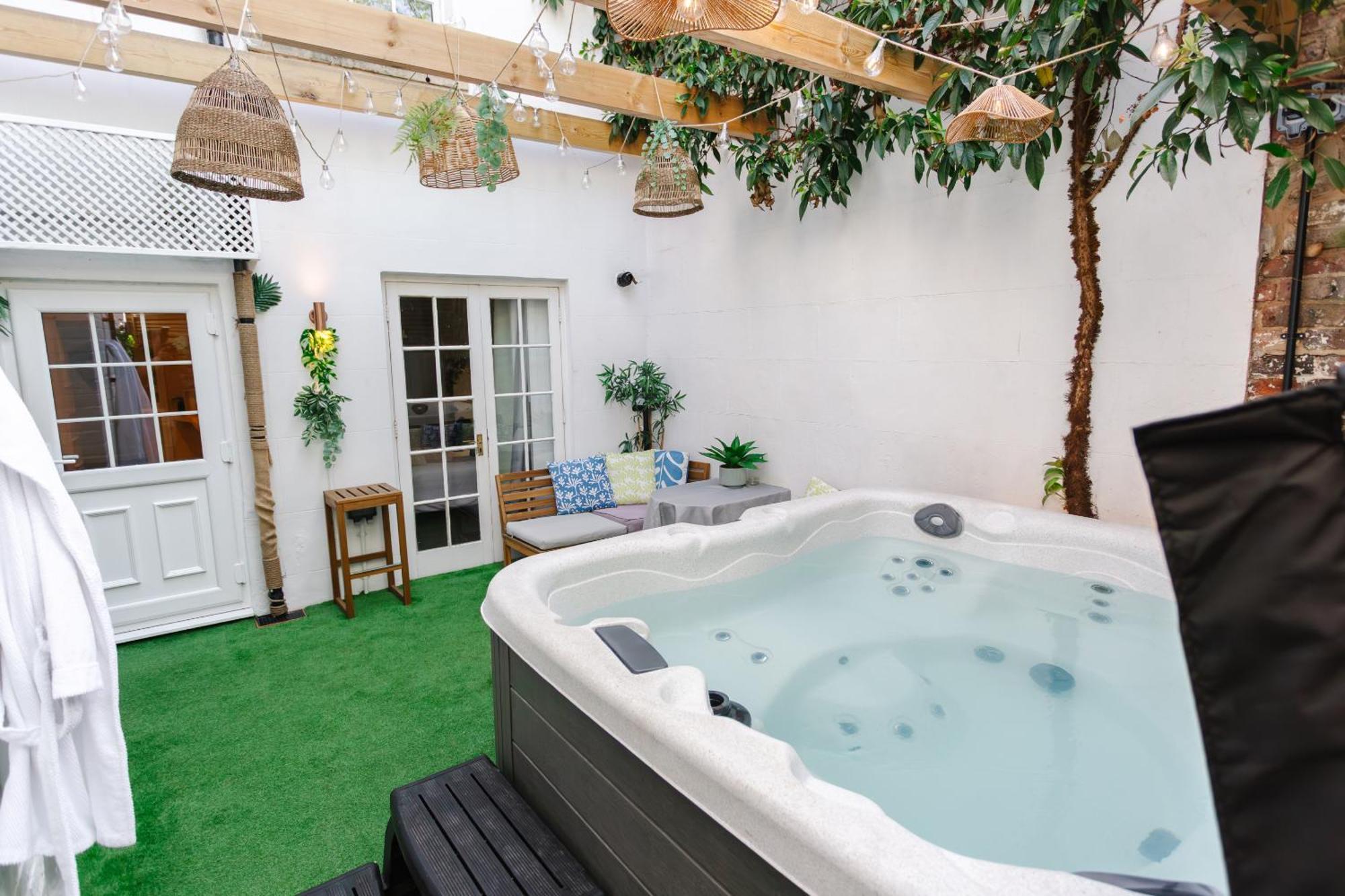 Town Centre Garden Retreat Apartment Cheltenham Exterior photo